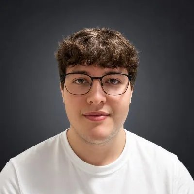 Retrato de Rafael Fontoira, director y cofundador de UCM AI.